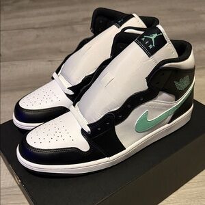 Jordan Sneakers Black White Mint